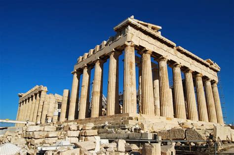 colonne femme|Érechtheion, le temple grec juché sur lacropole et ses cariatides